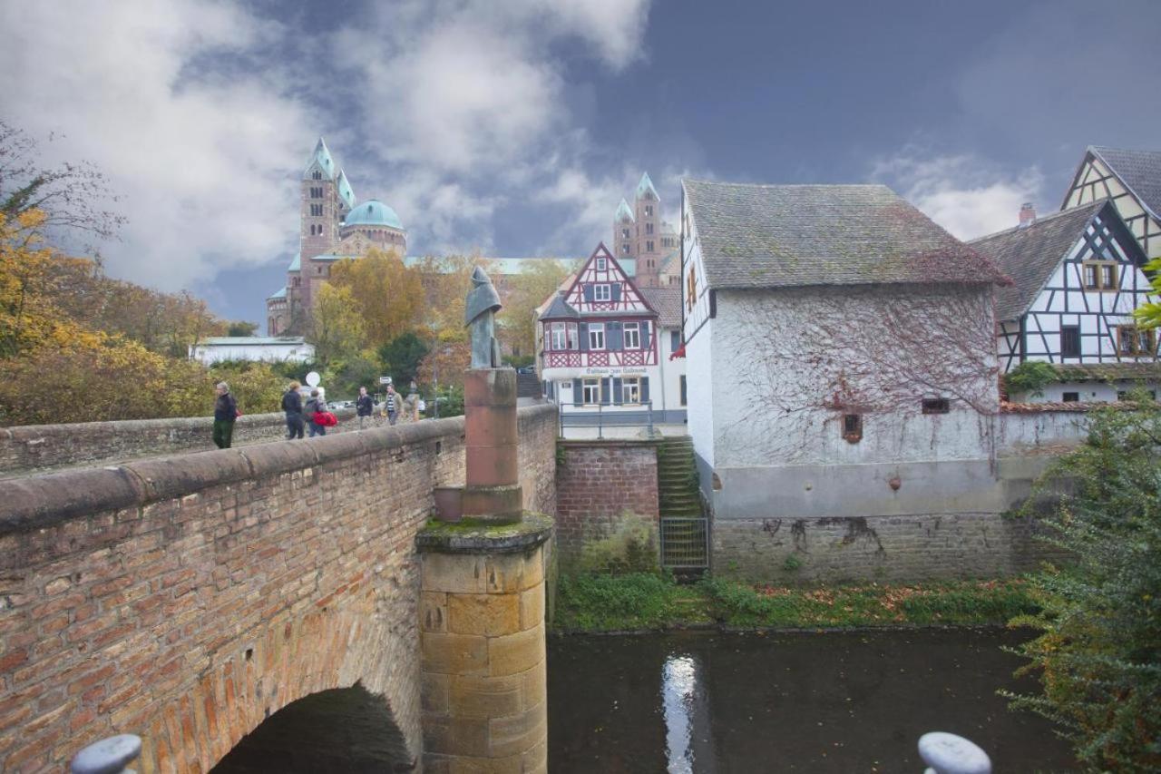 Gasthaus Zum Halbmond Speyer Exterior foto